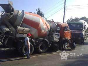 В Алупке водитель бетономешалки спас людей на остановке от неуправляемого КАМАЗа