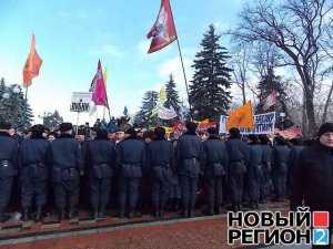 Возле неработающей Верховной Рады митинговали чернобыльцы