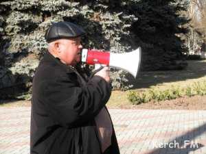 Коммунисты митинговали у исполкома Керчи против беспредела в сфере ЖКХ (ЖИЛИЩНО КОММУНАЛЬНОЕ ХОЗЯЙСТВО)