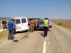 В Черноморском районе спасатели помогали пострадавшим в крупном ДТП