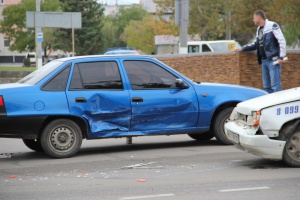 Таксист на Daewoo намял бока «Славуте» в Керчи