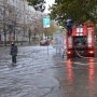 Ливень залил полуметровым слоем воды проспект в Севастополе