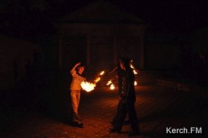 В Керчи пьяный зритель едва не поджог артистов огненного шоу