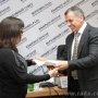 Крымский спикер вручил ключи от квартир инвалидам по зрению