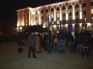 Пламя гражданских протестов затухает как в столице Украины, так и в Крыму