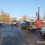 В Керчи на скользкой дороге Волга ударила Жигули