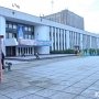 В разных районах Керчи появились новогодние украшения