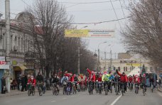 В Симферополе провели новогодний велопробег