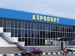 Шквалы и снег в Крыму: аэропорт закрыт, автобусы не ходят