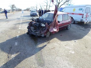 Под Белогорском рейсовый автобус столкнулся с двумя машинами: есть пострадавшие