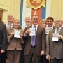 Члены Президиума парламента Крыма получили российские паспорта