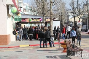 В Керчи большие очереди в некоторые банки