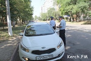 ГИБДД в Керчи останавливает водителей, разговаривающих по мобильному