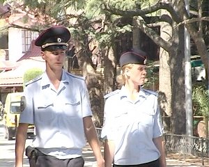 В г.Алуште инспекторы патрульной службы провели рейд по борьбе с курением