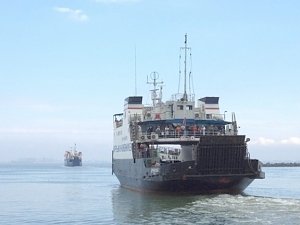 На Керченской переправе сохраняется штормовое предупреждение