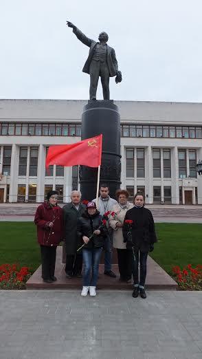 Калуга. Возложение цветов к памятнику В.И. Ленину