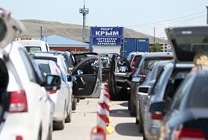 Ухудшение погодных условий в Крыму осложнило работу паромной переправы