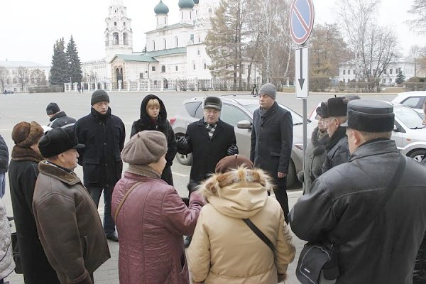 "Коммунисты вместе с избирателями – против антинародных законопроектов!". Встреча ярославских депутатов-коммунистов с населением