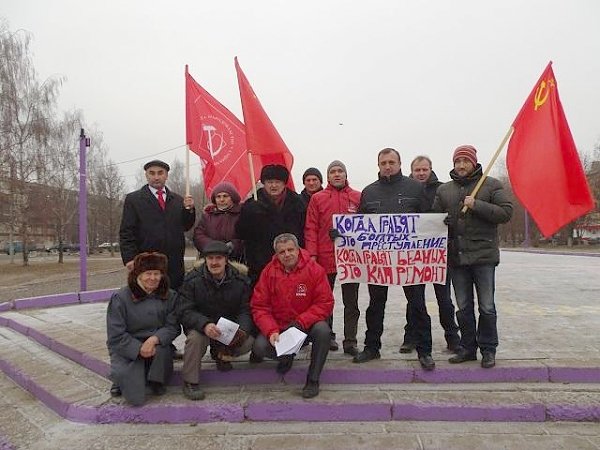 В Вологде состоялся пикет по вопросу необоснованности тарифов на капитальный ремонт многоквартирных домов