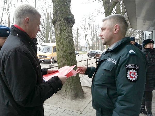 В Калининграде состоялся пикет против антироссийских высказываний президента Латвии