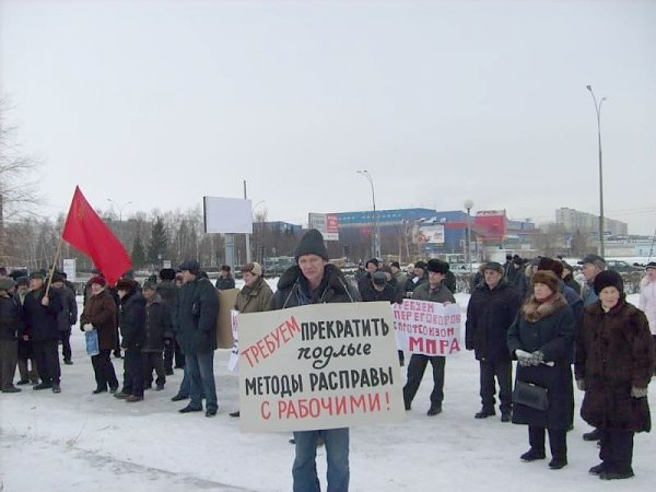 Около шестисот человек приняли участие в митинге против сокращений на АвтоВАЗе в Тольятти