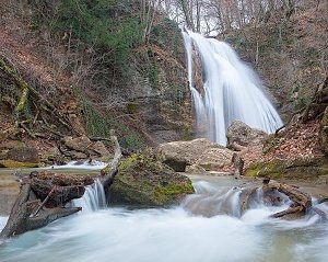 Водоканал Алушты опроверг использование воды водопада Джур-Джур из-за нехватки воды