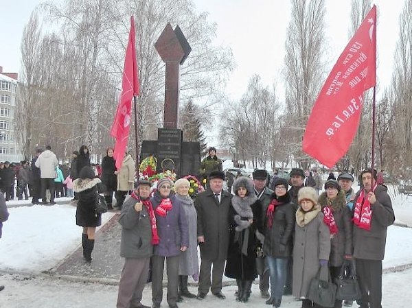 Саратовская область. В Балаково прошло возложение цветов к памятнику «Землякам, погибшим в Афганистане и локальных конфликтах»