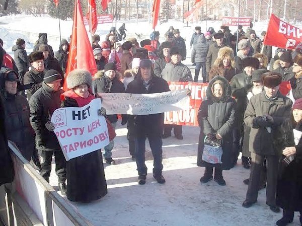 Участники митинга в Барануле потребовали отставки правительства и губернатора Алтайского края