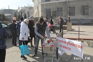 В Керчи вместо пикета против «убийства пенсионерки за еду» прошла рекламная акция