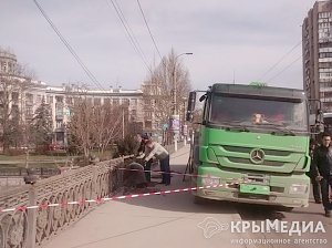 Ограждение моста над Салгиром в центре Симферополя обещают восстановить сегодня