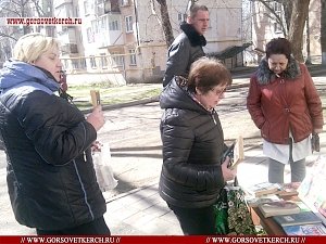 В Керчи прошла уличная акция «Читающая мама — читающий подросток»