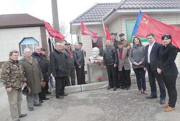 Курская область. Коммунисты продолжают восстанавливать памятники В.И Ленину