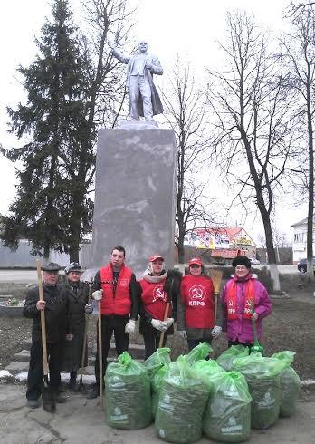 Тульская область. В городе Алексине коммунисты привели в порядок сквер и памятник В.И. Ленину