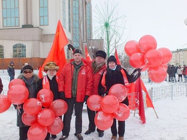 Коммунисты Ямала встретили Первомай