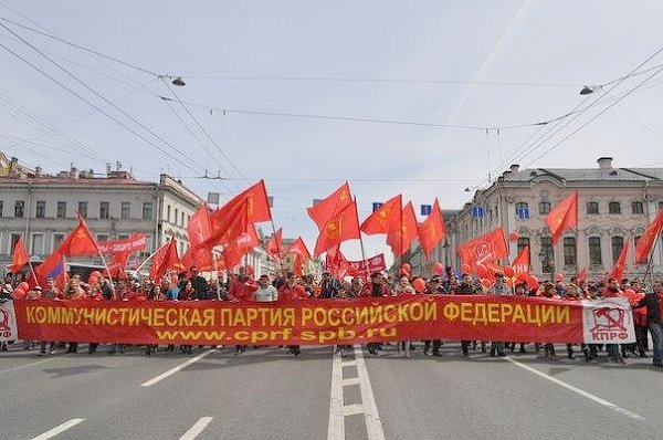 Красный Первомай шагает по Ленинграду