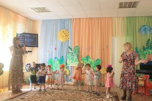 Коммунисты Кузбасса в День защиты детей посетили дом ребёнка «Тёплый Дом