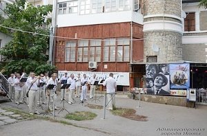 В Ялте установили мемориальную доску народному артисту СССР Михаилу Пуговкину