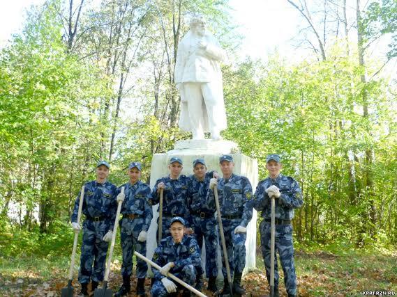 Усилиями рязанских коммунистов облагорожена территория вокруг памятника Н.Г. Чернышевскому