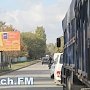 В Керчи автомобили в очереди на паром образовали пробку