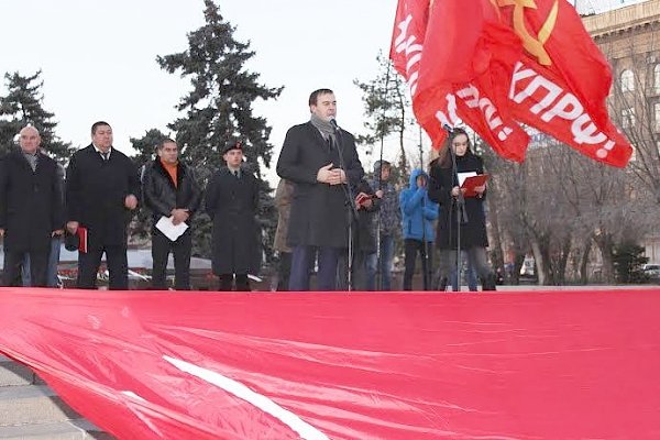 Ю. В. Афонин на митинге сталинградских коммунистов: «Нам всем решать – пойдет страна по пути созидания или будет сидеть на нефтегазовой игле»