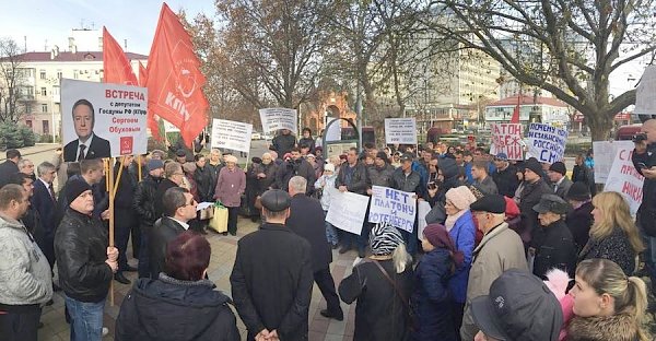 Краснодар. Четыре встречи депутата С.П.Обухова: во дворах на Селезнева, с партактивом края, обманутыми дольщиками, дальнобойщиками и рабочими завода «Седин»