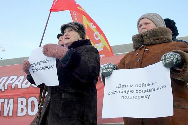 Свердловская область. «Дети войны» вышли на пикет в поддержку закона КПРФ