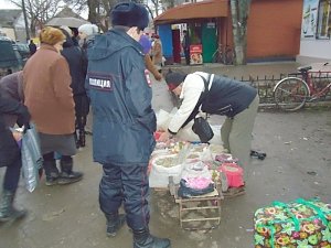 В Джанкое сотрудники полиции совместно с представителями администрации провели рейд по пресечению фактов незаконной торговли