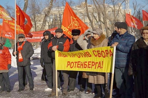 Митингующие в Тюмени потребовали отставки правительства Российской Федерации