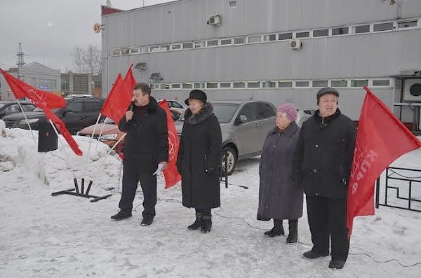 Хватит кормить расхитителей из ЖКХ (ЖИЛИЩНО КОММУНАЛЬНОЕ ХОЗЯЙСТВО)! Митинг КПРФ в подмосковном Электрогорске