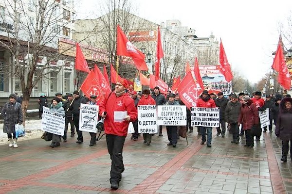 «Укрепим армию – отстоим Россию!». Демонстрация и митинг КПРФ в Саратове