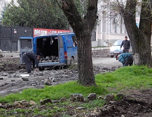 «Депутаты нам не указ»: в Столице Крыма продолжат снос «немецкой» брусчатки