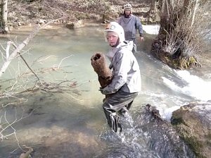 Спасатели очищают русло Черной речки