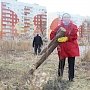 Новгородские коммунисты вышли на субботник вместе с жителями "Лугового"