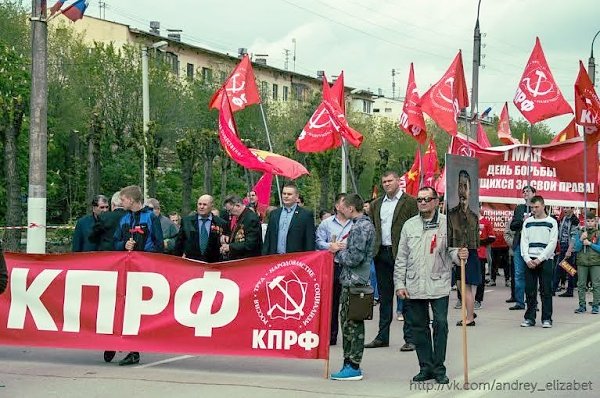 Волгоградская область. Участники первомайской демонстрации в городе Волжском потребовали отставки правительства